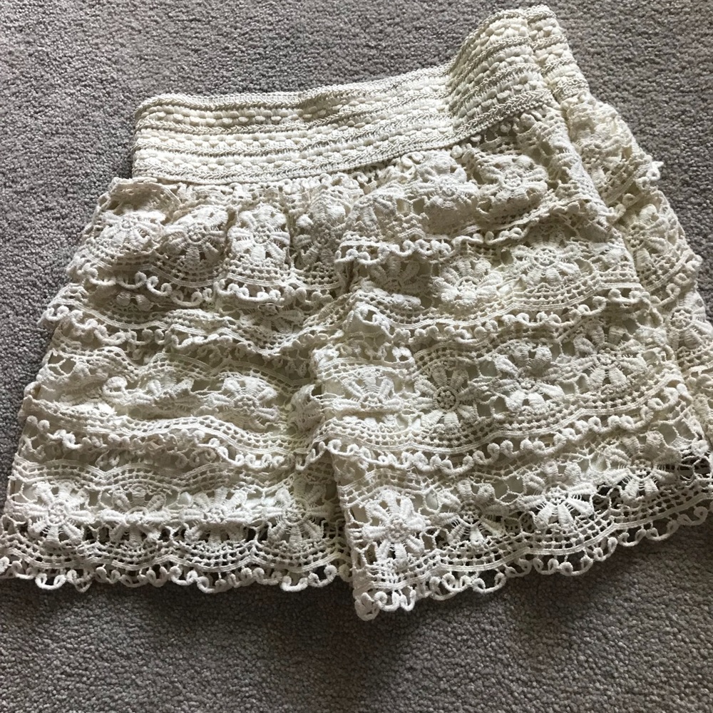 RARE white lace brandy melville shorts NWT